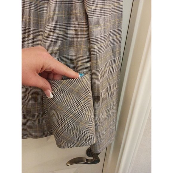 Women's White house Black market plaid Blazer W/ Pockets Size 12 - Picture 2 of 12